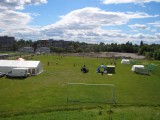1.05d_PALI_CIMG1200 En flokk o-l�pere l�per rundt og rundt og gresser p� samlingsplass f�r start NM Sprint