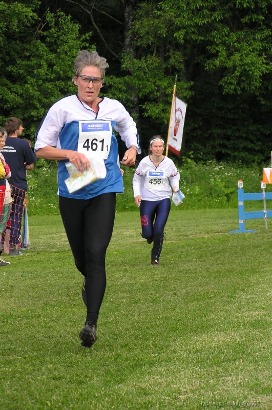 2.09g_SNORRE_P6255933 Siri Flatekval i innspurten for Oppsal. Kjersti Hov f�lger tett bak.
