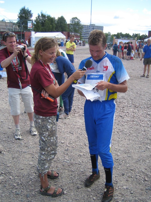 2.32_GAUTE_IMG_0298 Maren med mic'en intervjuer Bj�rnar Valstad