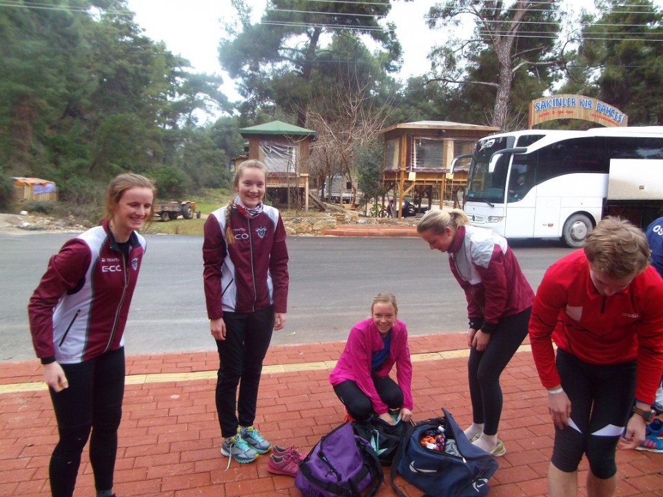 Ingeborg, Karen, Oda og Stine gjør seg klar til økta