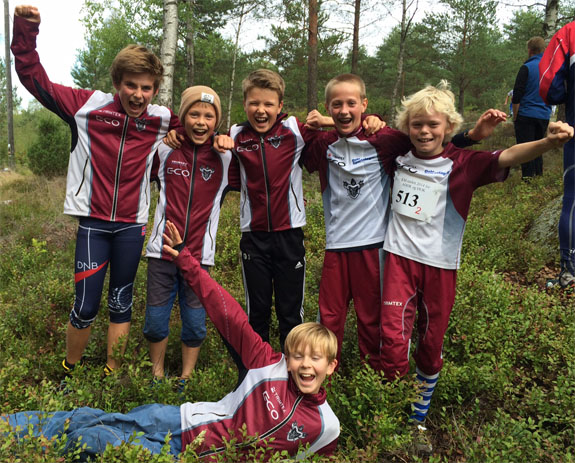 Gutta i H11-12. Fra venstre: Kornelius, Teodor, Ole Jakob, Joakim, Kasper og foran ligger Gaute.